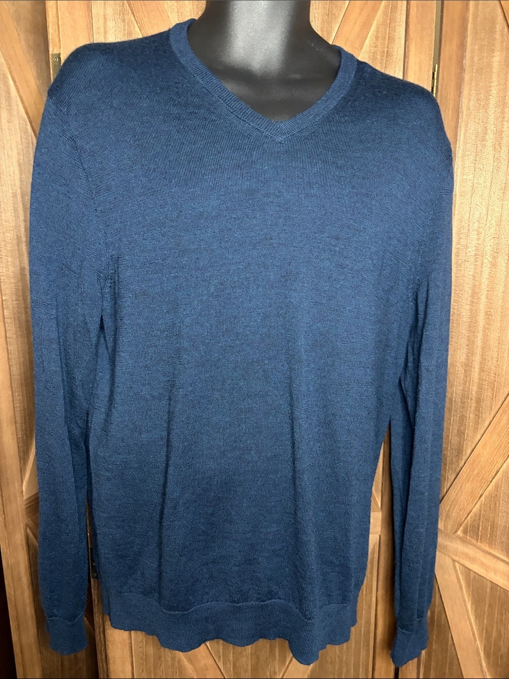 CALVIN KLEIN Men's Navy Blue V-Neck Extra Fine Merino Wool Sweater SIZE LARGE